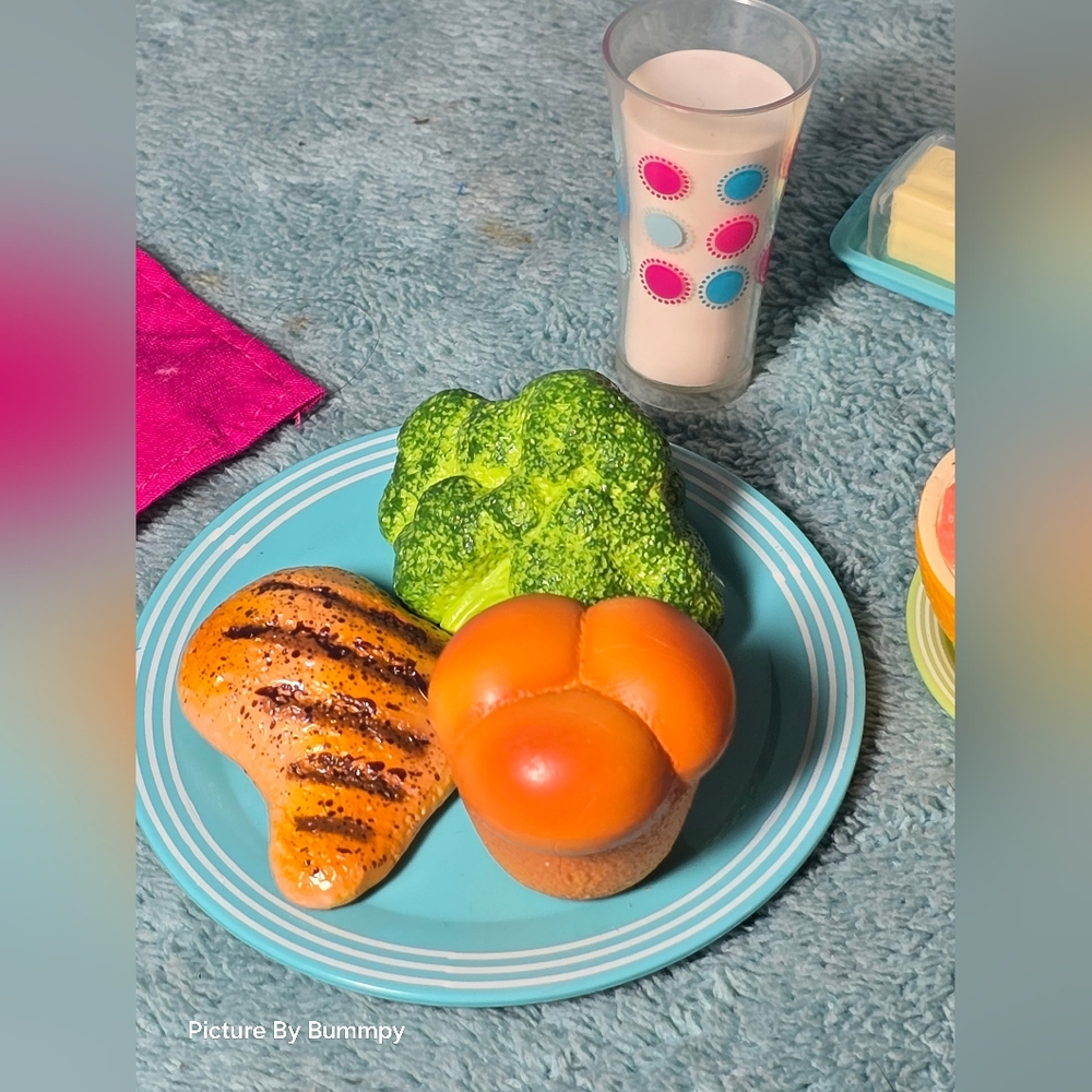 American Girl Slow Cooker Dinner Set. It was part of the "Truly Me" product line - Picture 5 of 7